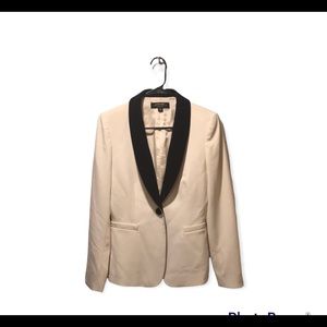 Tahari Arthur Levine LUXE White Blazer with Black Collar Sz 2 Luxe Plus